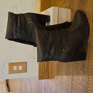 Venus Khaki Distress Stylish Women's Boots